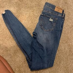 Cute stretchy ripped skinny jeans